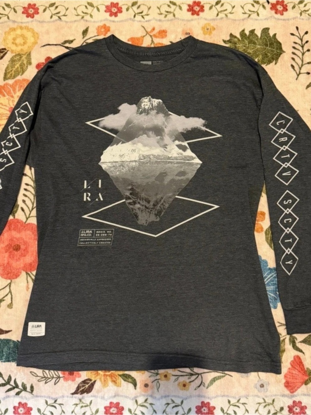 Geometric Graphic Long Sleeve Black Size Medium